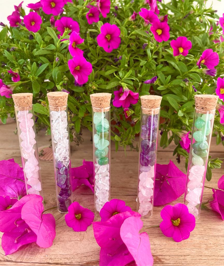 Heilsteine im Glasröhrchen - das besondere Wasser