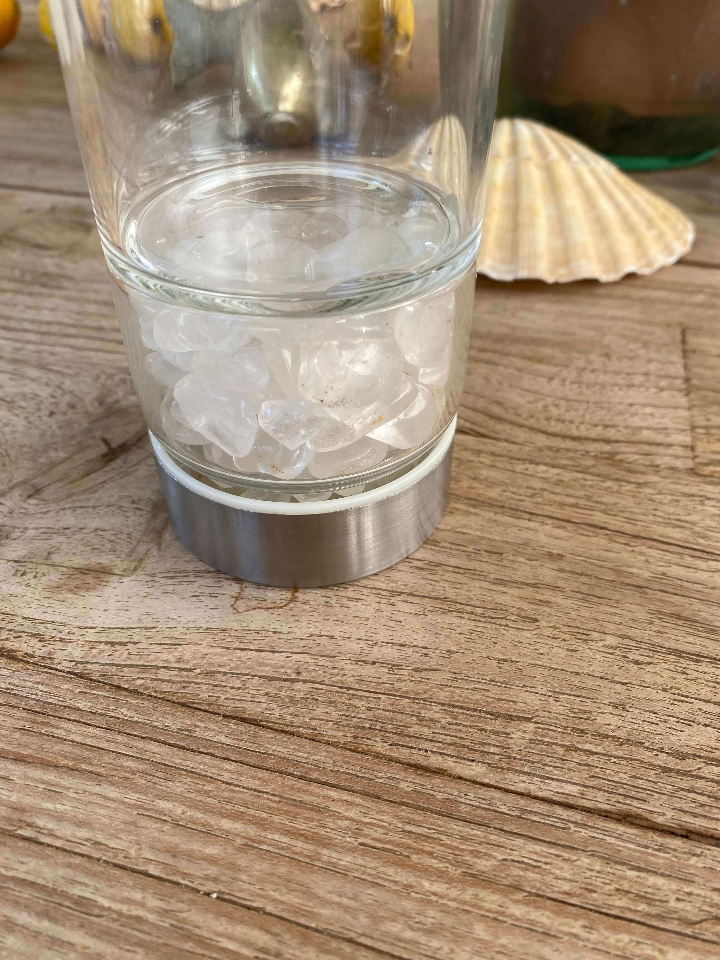 Fuente de energía refrescante: botella de vidrio con zona de piedra curativa: ¡más que solo beber! - TIENDA IRIS AURA