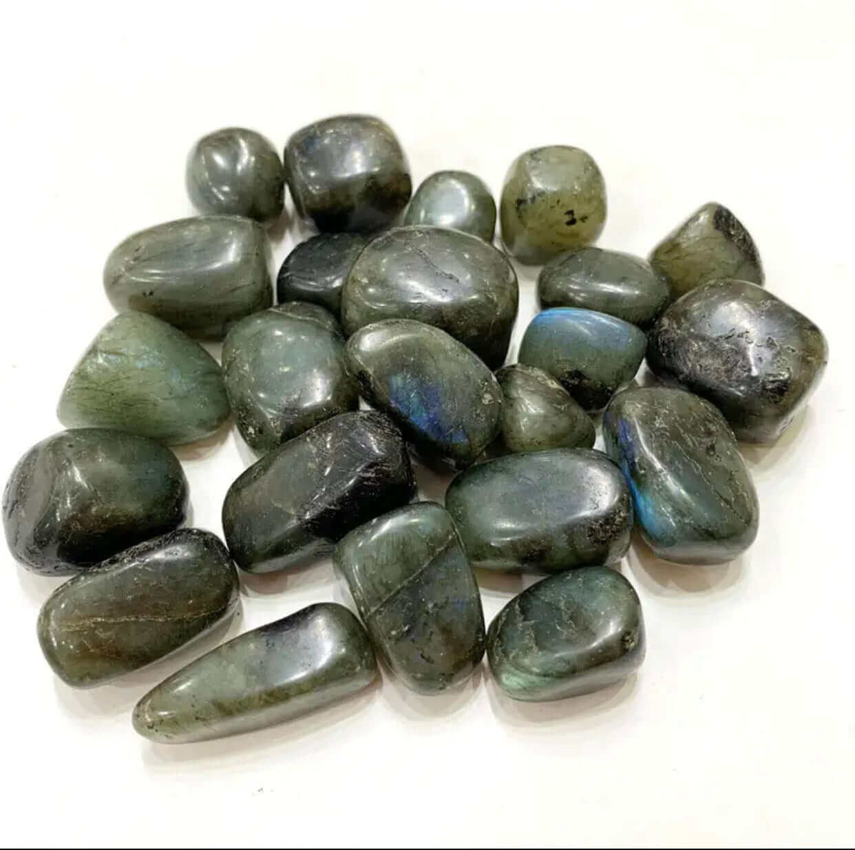 Piedras curativas: cuarzo rosa, fluorita, aventurina, labradorita y cristal de roca.