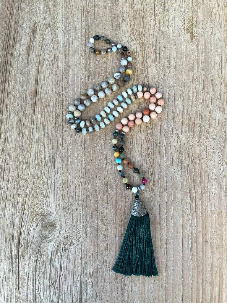 Collar Mala anudado individualmente - cuentas de colores especiales - anudado a mano