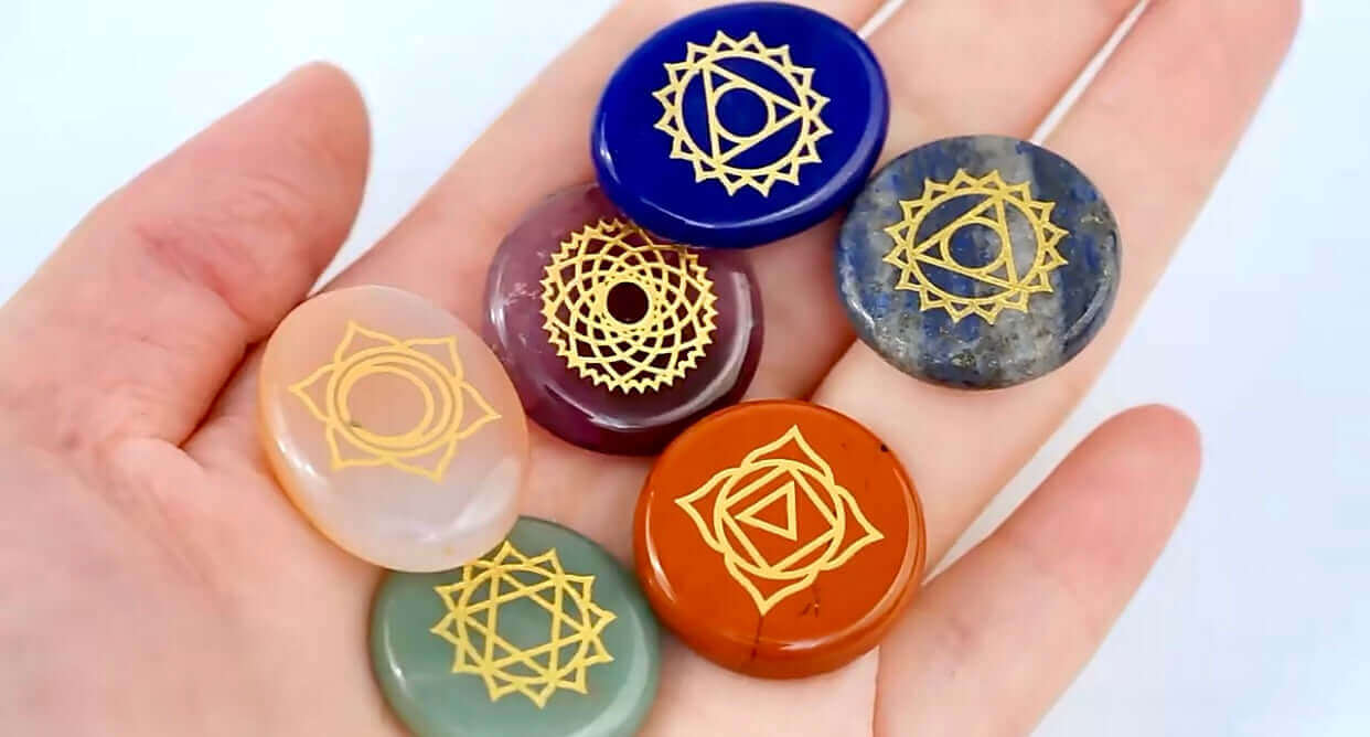 7 Chakra Symbol Kristallsteine Set für Meditation und Balancing - IRIS AURA SHOP