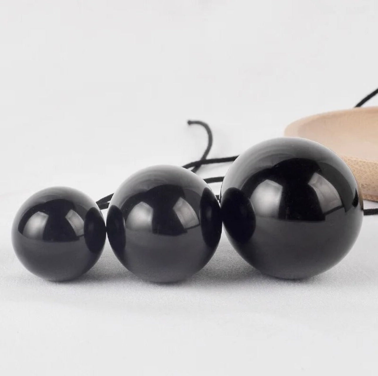 Oeuf de Yoni en obsidienne noire : Votre partenaire pour les exercices de Kegel et le massage vaginal pour renforcer le plancher pelvien